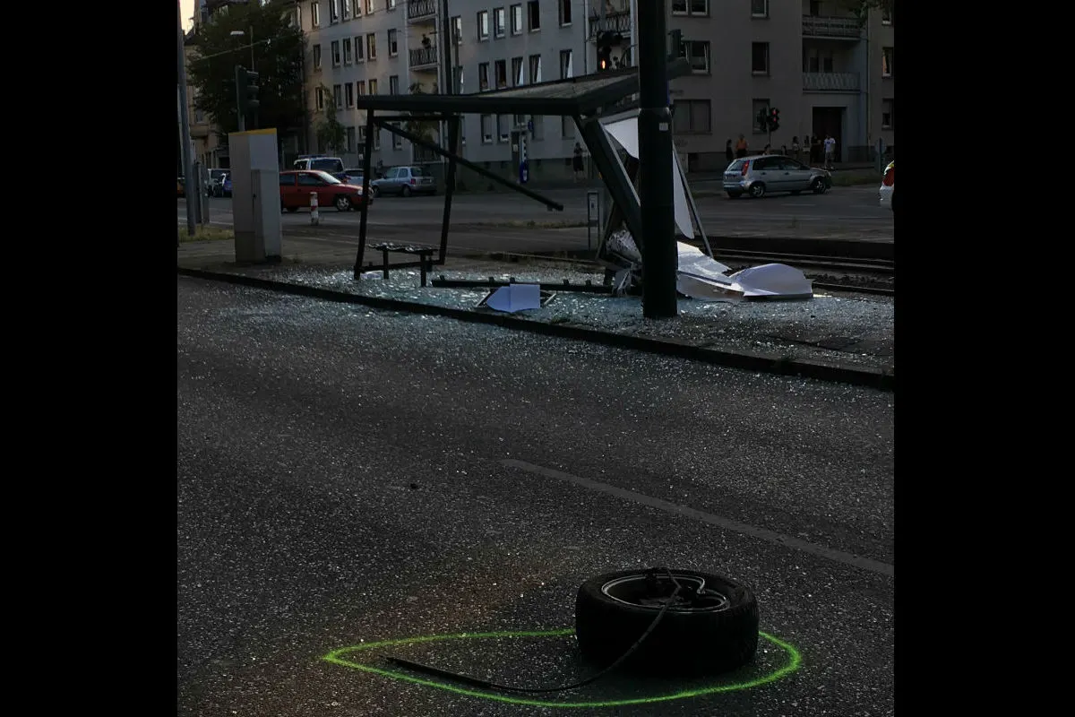 Schwerer Verkehrsunfall hinterlässt ein Bild der Verwüstung