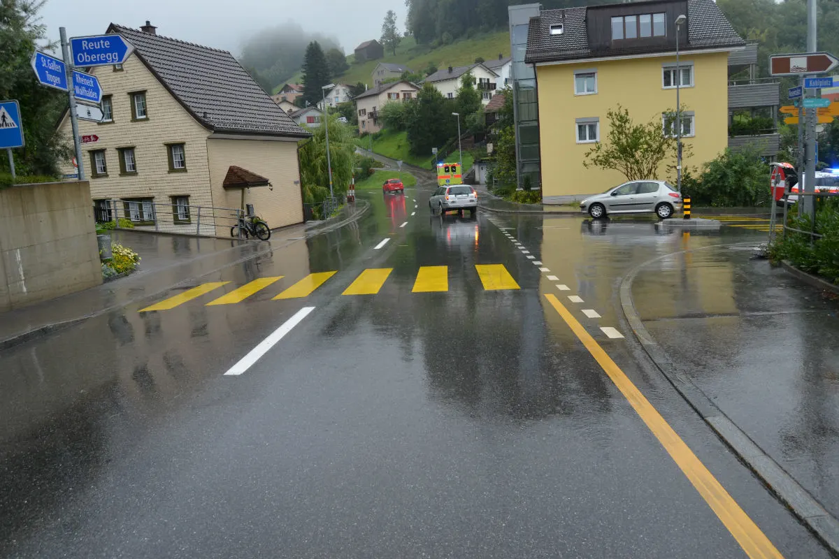 Heiden AR - Autofahrer übersieht E-Bike