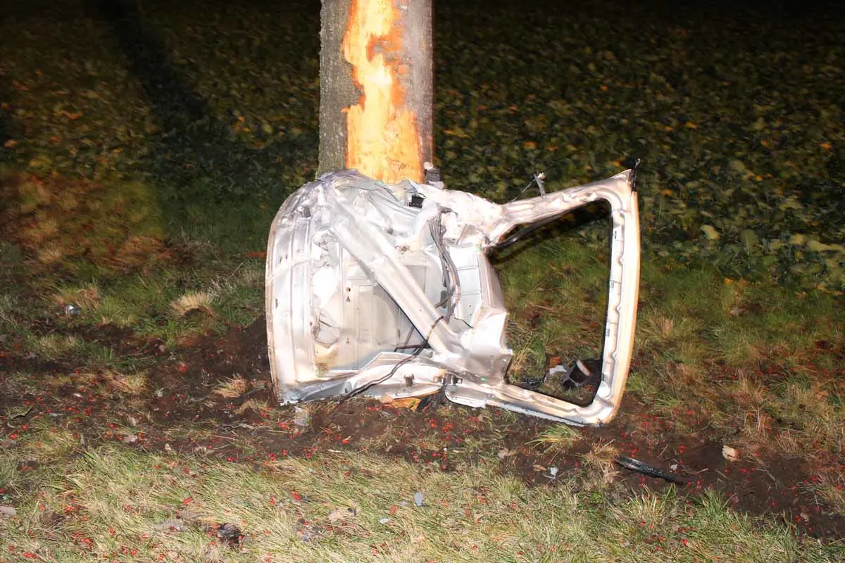Kamen - Unfallflüchtiger hinterlässt Fahrzeugtür
