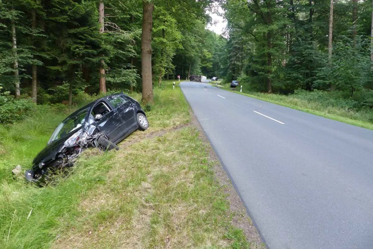Schwerer Unfall in Geestland - 70-Jähriger unter Alkoholeinfluss auf Gegenfahrbahn geraten