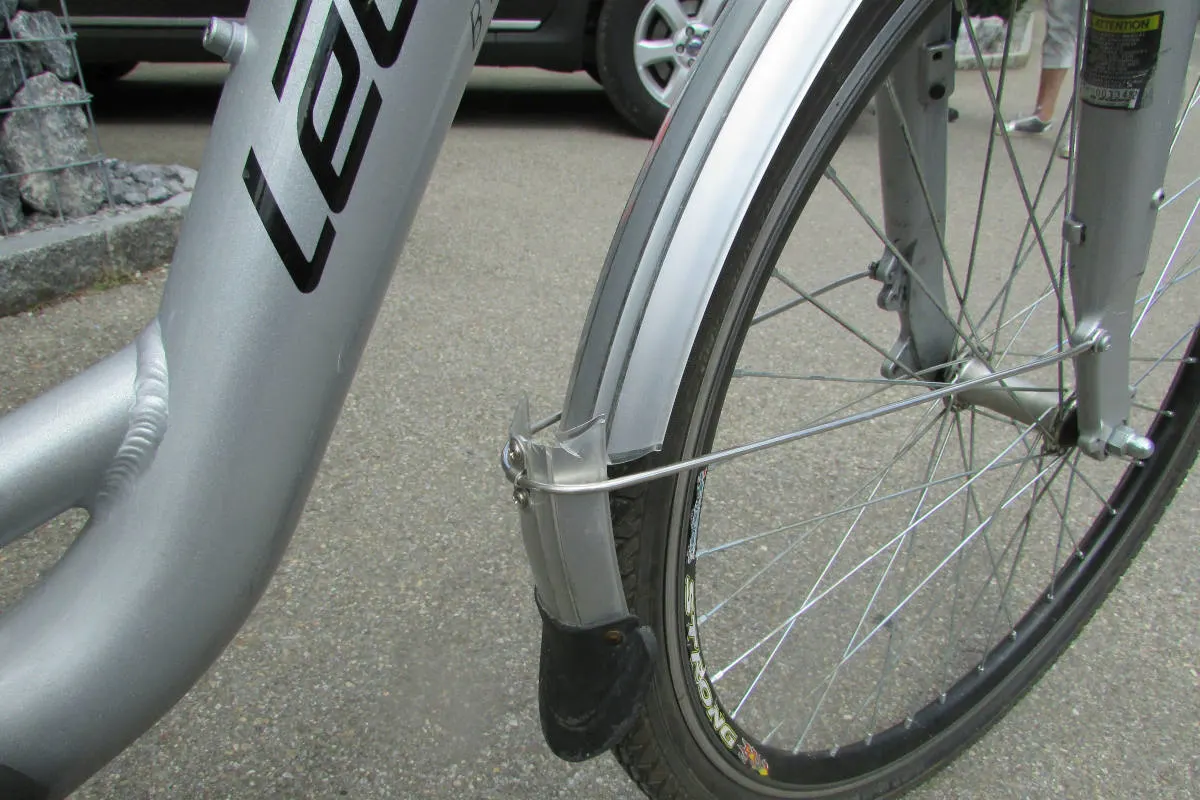 Näfels GL – Kollision zwischen zwei Fahrrädern