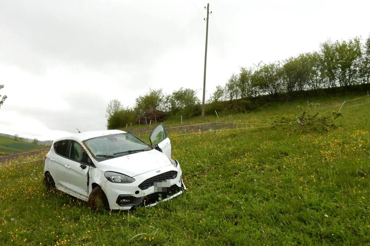 Herznach AG - Auto überschlagen