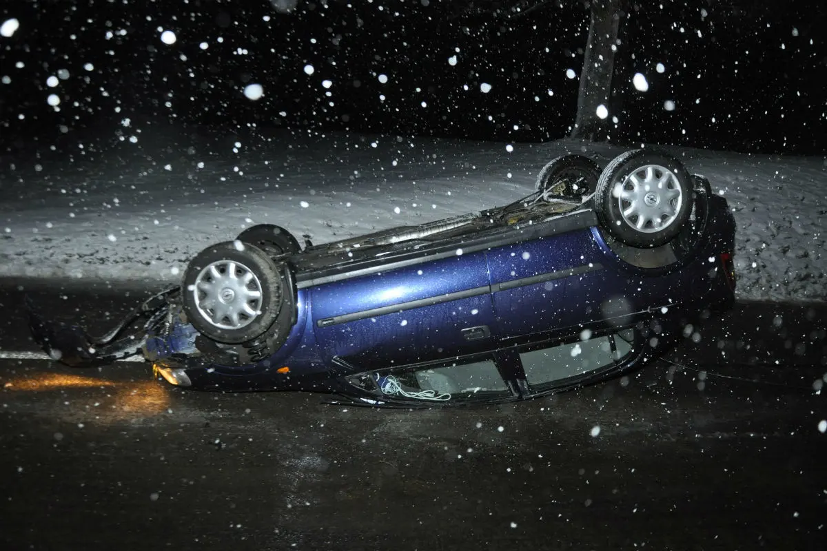 Seewen SO - Mit Sommerpneus im Schnee verunfallt