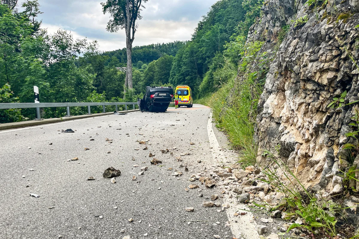 Langenbruck BL - Mit Felswand kollidiert und überschlagen 