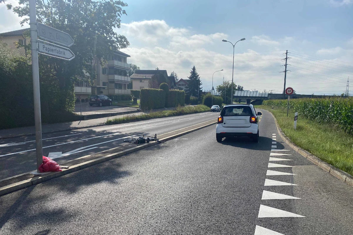 Cham ZG – E-Bike-Fahrerin bei Kollision erheblich verletzt