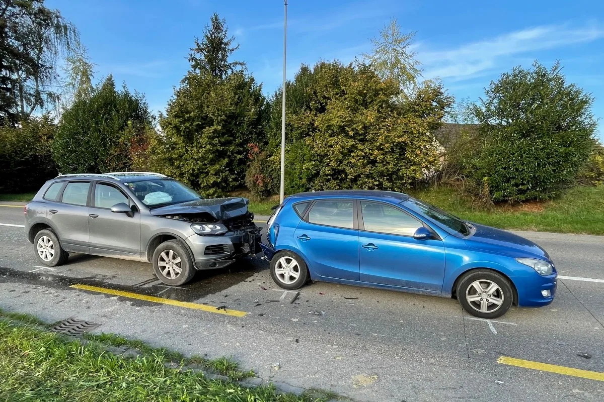 Egnach TG - Auffahrunfall mit zwei verletzten Personen