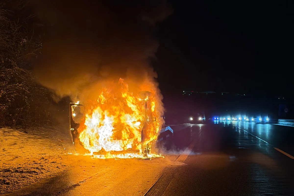 Remscheid – Autotransporter brennt auf A1