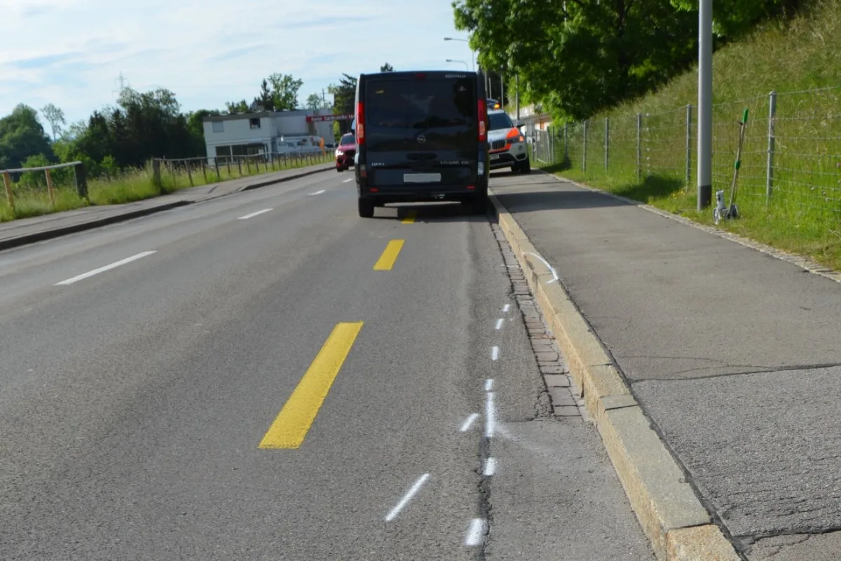 Herisau AR - Streifkollision zwischen Auto und Kleinbus