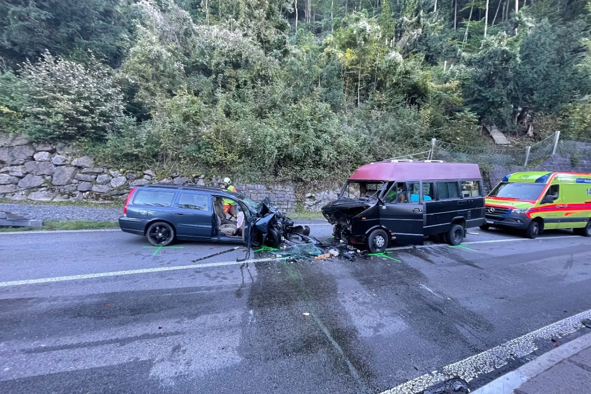Sisikon UR - Schwerer Verkehrsunfall auf der Axenstrasse 