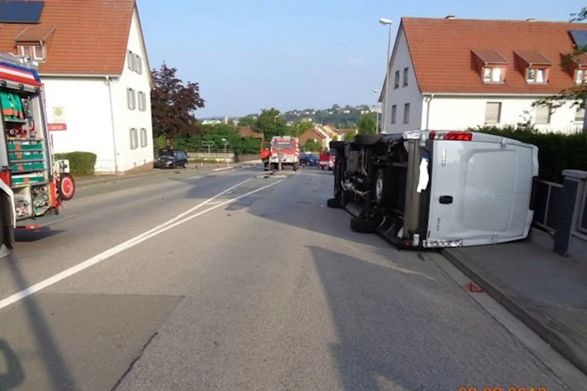 Verkehrsunfall mit 2 schwerverletzten Personen