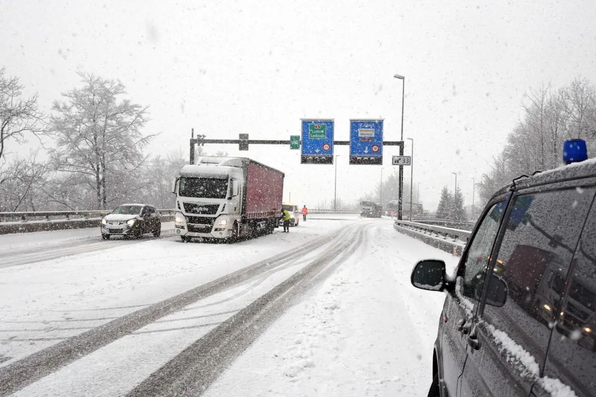 Kanton Obwalden – Wintereinbruch führte zu Verkehrsbehinderungen