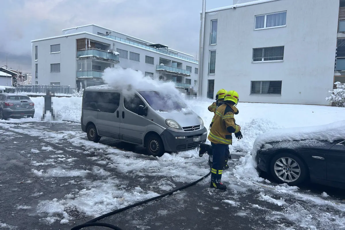 St. Margrethen SG – Brand eines Fahrzeugs auf einem Parkplatz