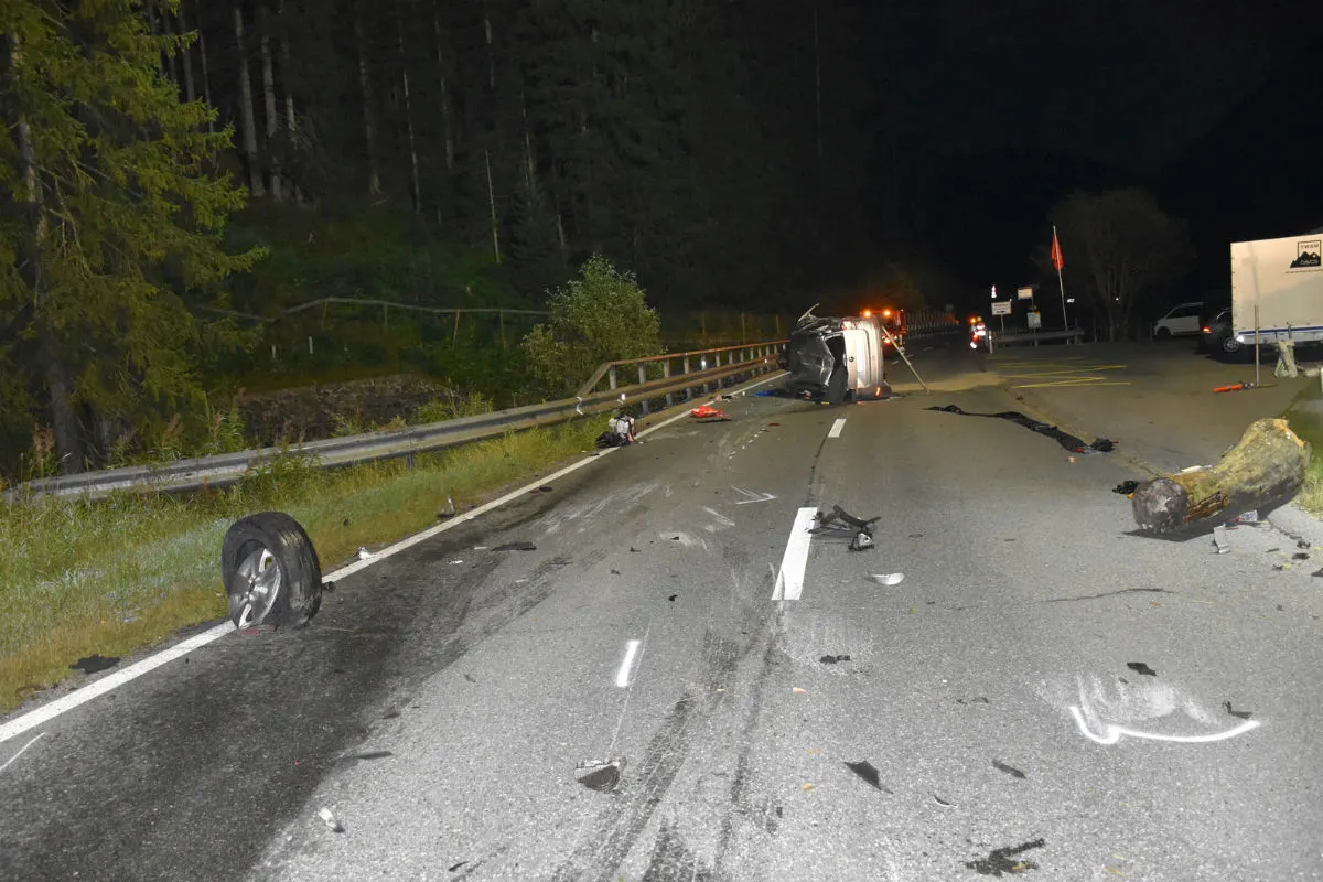 Davos Glaris GR - 18-Jähriger klaut Auto der Mutter und verunfallt!