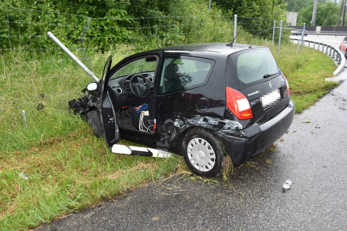 A1/Rothrist SO - Auto prallt gegen Leitplanke - Zeugenaufruf