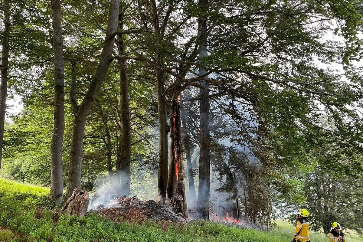 Mastrils GR - Blitzeinschlag löst Feuerwehreinsatz aus