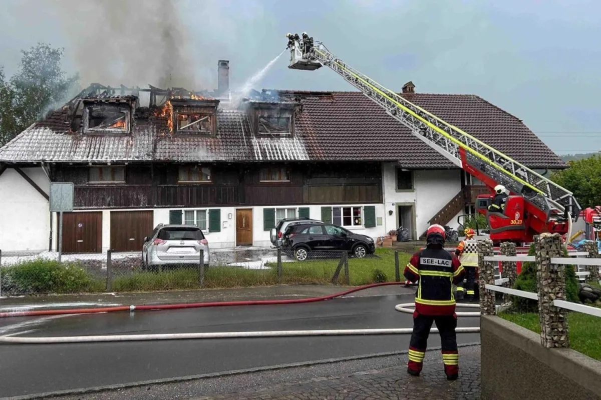 Brand in Courgevaux FR – Sechs Personen evakuiert