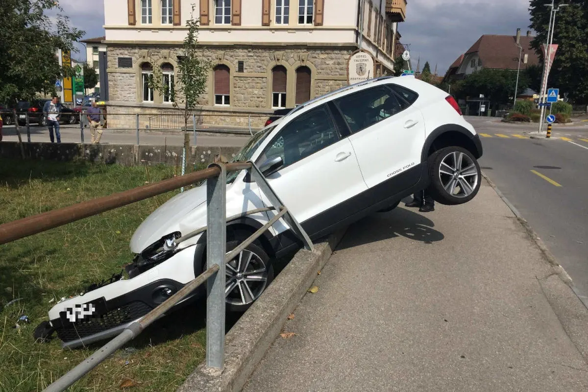 Tafers FR - Selbstunfall mit Personenwagen