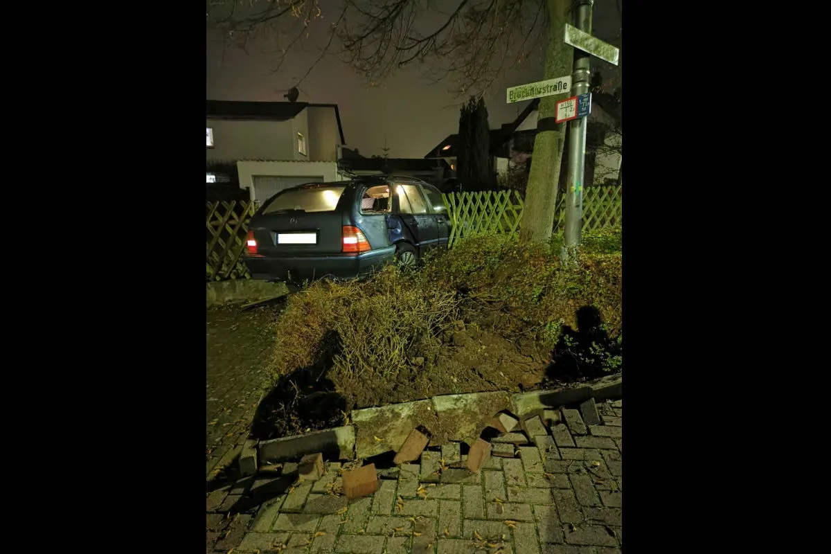 Homburg - Autofahrer nach Selbstunfall davongerannt