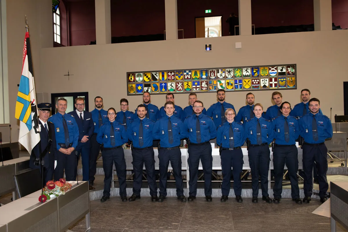 Chur GR -  Kantonspolizei Graubünden vereidigt 17 neue Polizistinnen und Polizisten