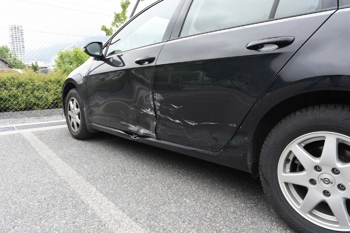 Trimmis GR - Verletzte Automobilistin bei Abbiegeunfall