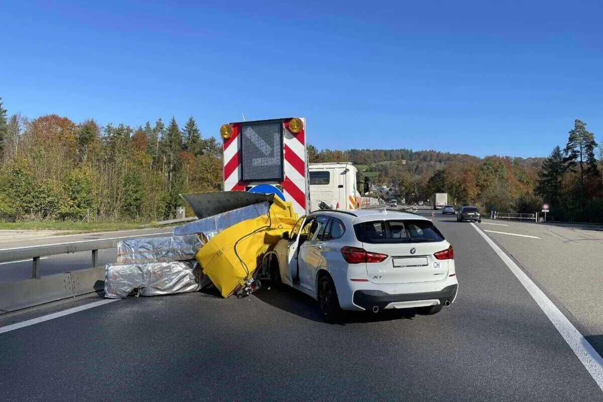 Flamatt/A12 FR – Gegen einen Lastwagen geprallt und schwer verletzt