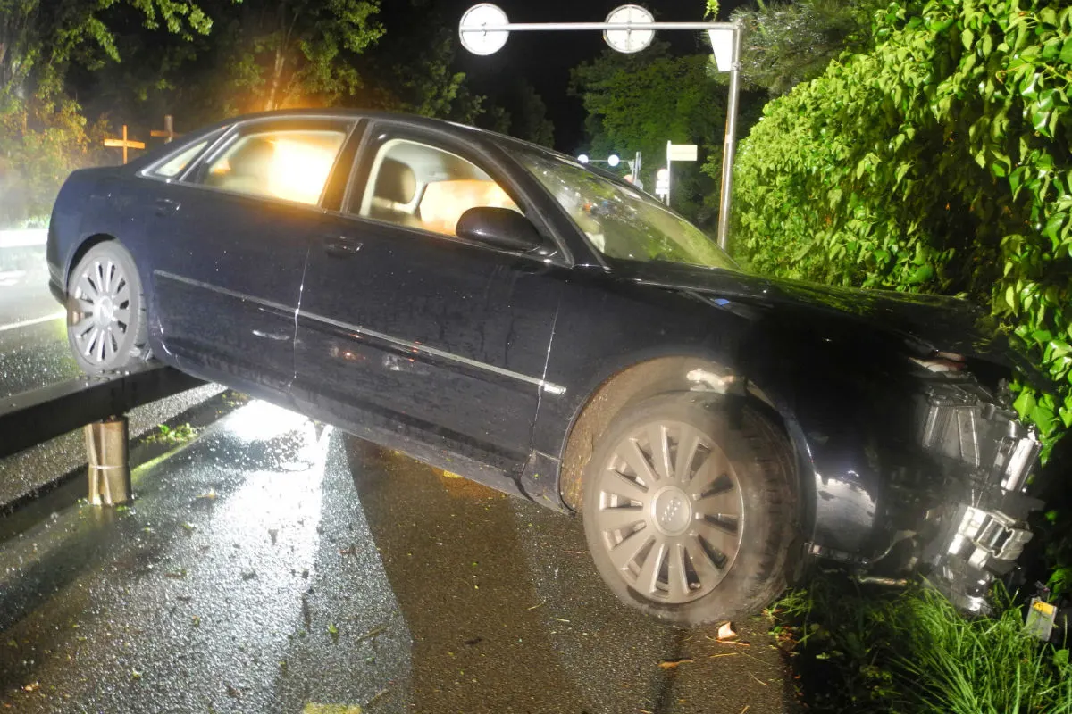 Hurden SZ - Vier Verletzte nach Kollision zwischen drei Fahrzeugen