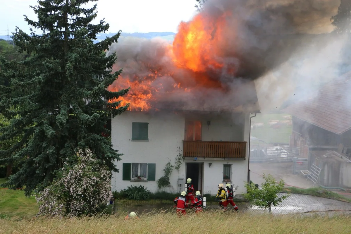Affoltern am Albis ZH - Einfamilienhaus durch Brand massiv beschädigt!