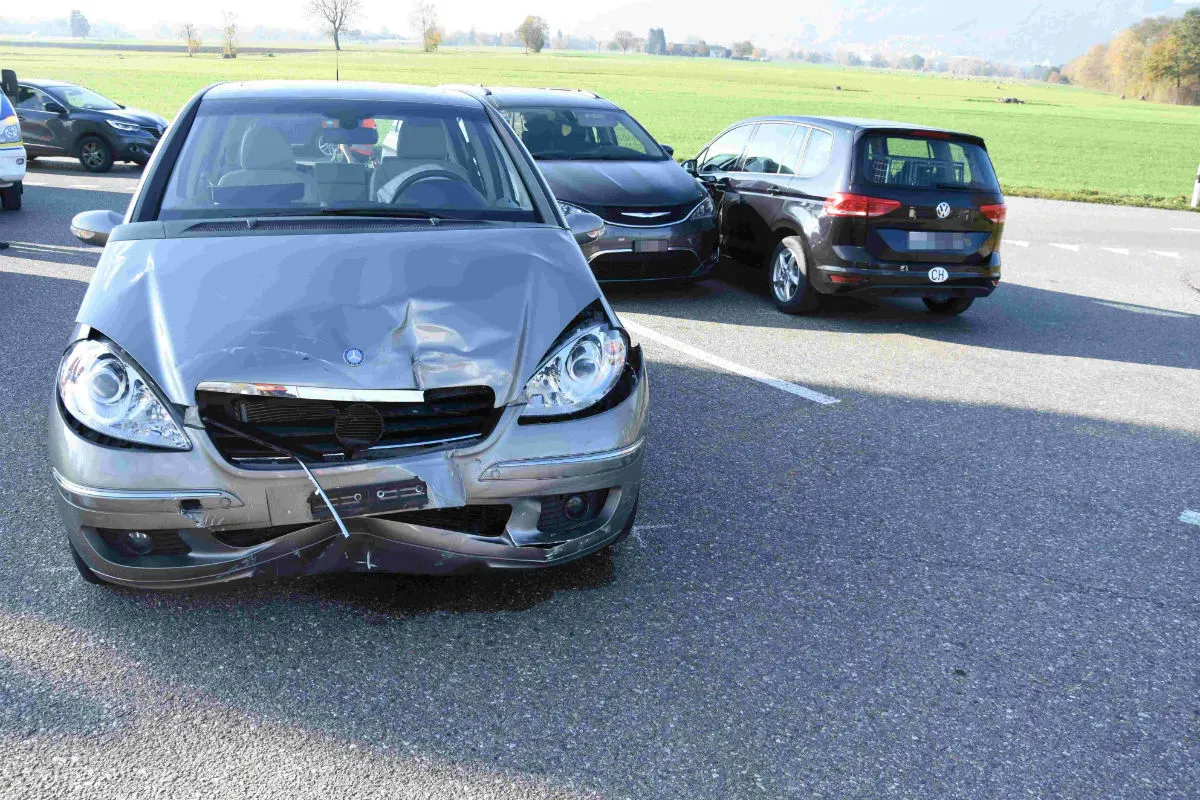 Diepoldsau SG - Beim Abbiegen verunfallt