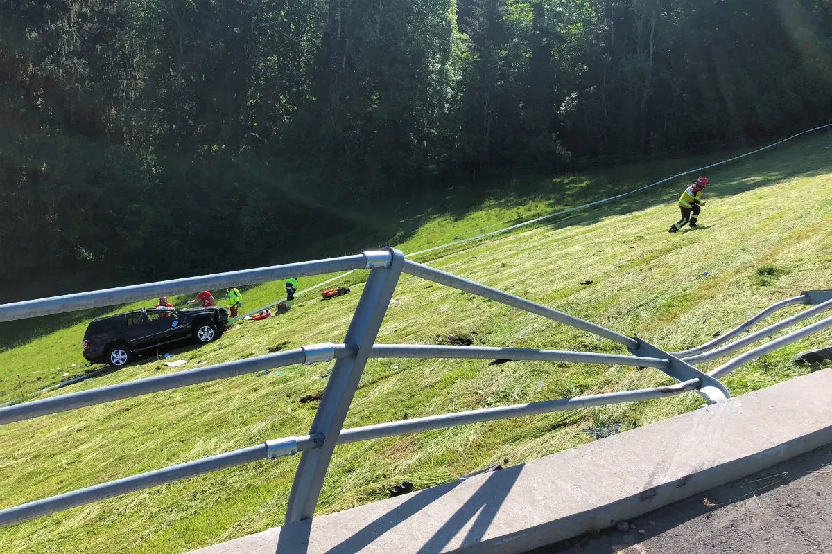 Herisau AR - Bei Selbstunfall im Auto eingeklemmt