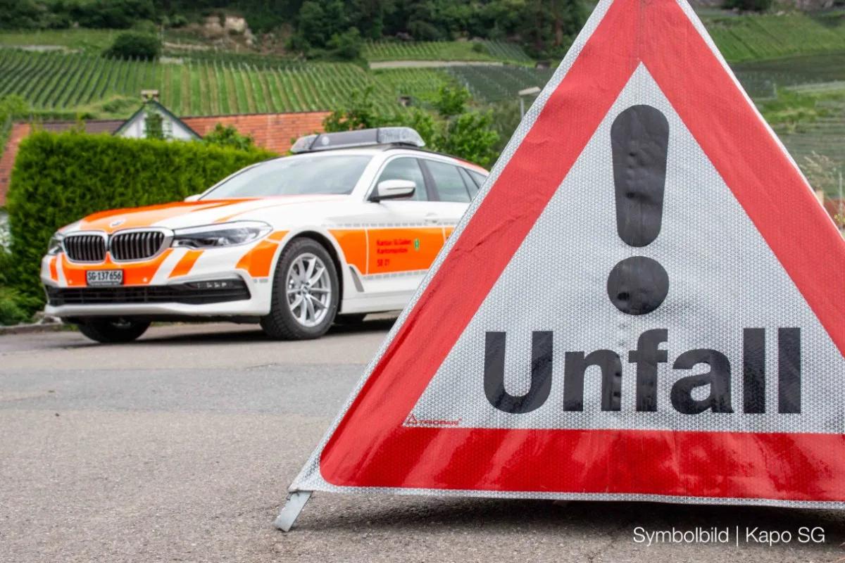 Niederglatt SG – Mann verursacht mit Auto Selbstunfall