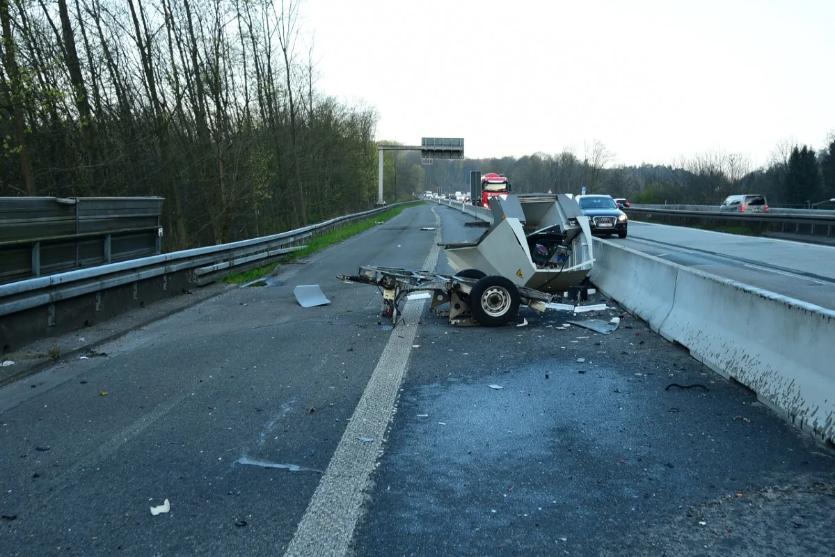 Overath - Radar auf der A 4 gesprengt