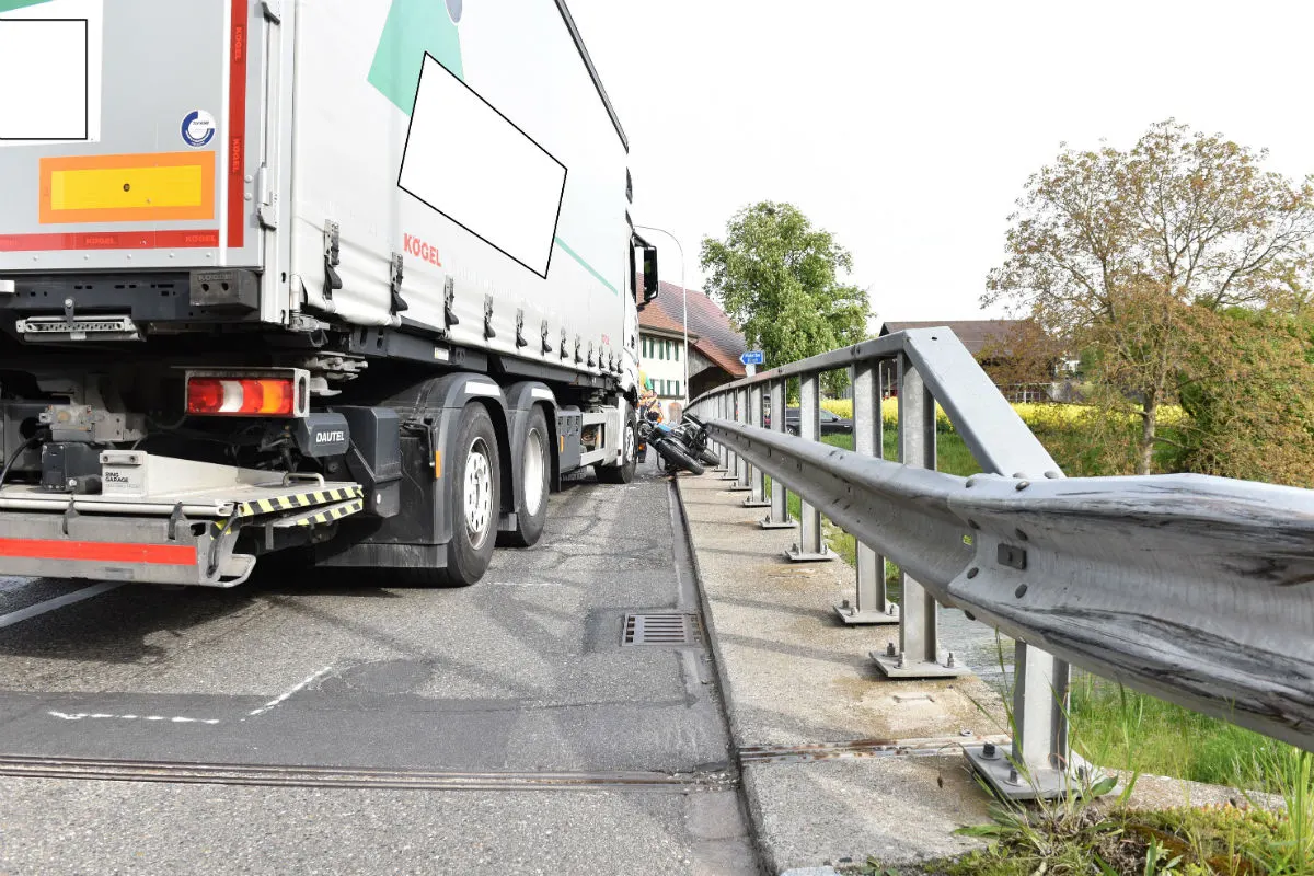 Höri ZH - Motorradfahrer bei Unfall schwer verletzt - Zeugenaufruf