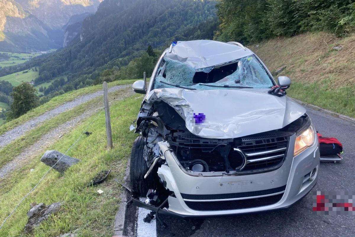 Linthal GL - Tödlicher Verkehrsunfall auf der Klausenpassstrasse