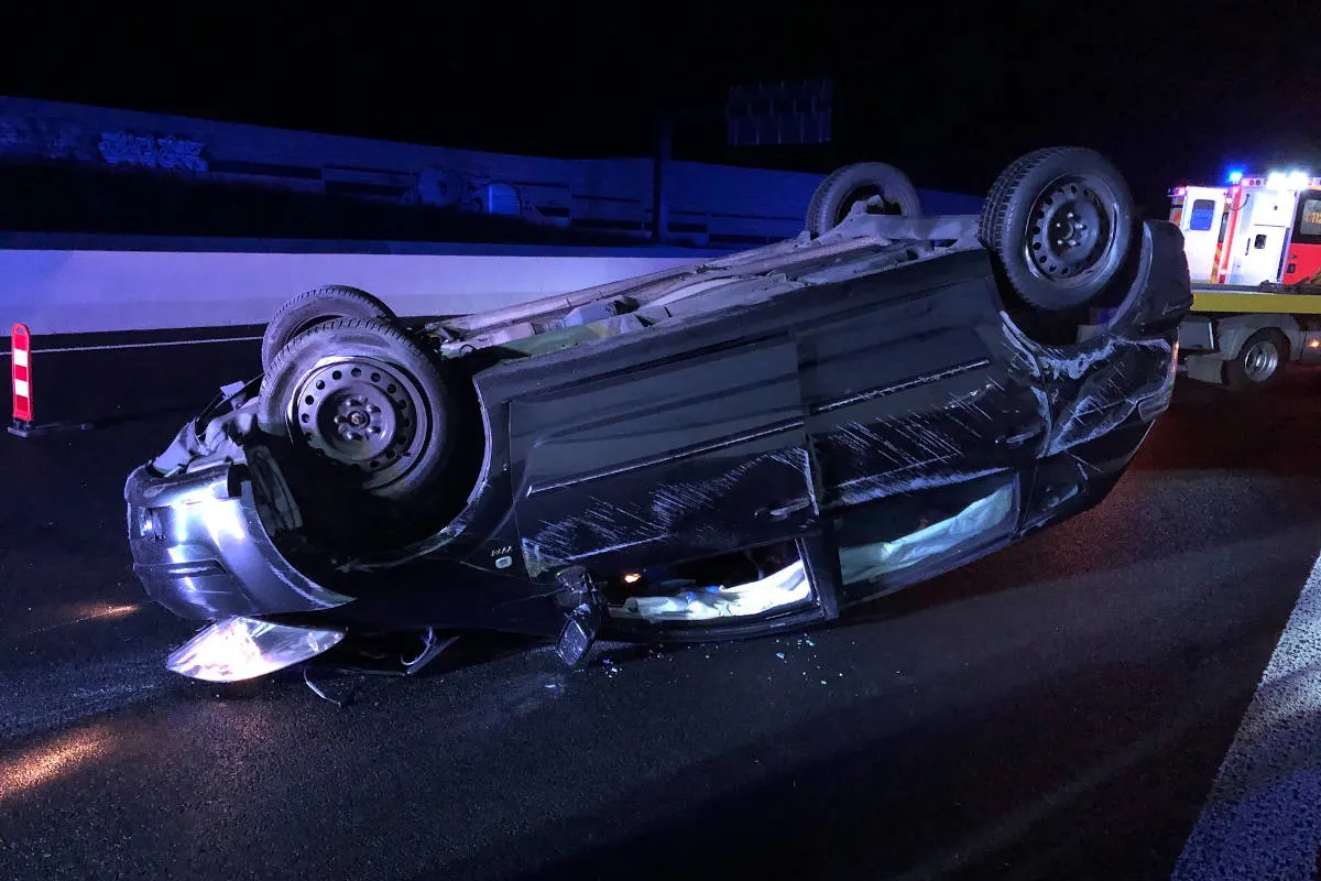 Münster / Recklinghausen – Drei Leichtverletzte nach Unfall auf der A43 – Pkw überschlägt sich und landet auf dem Dach