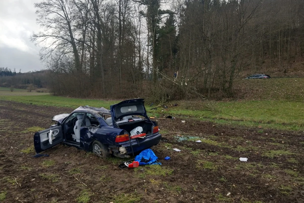 Hendschiken AG - 27-Jähriger verliert Kontrolle über seinen BMW