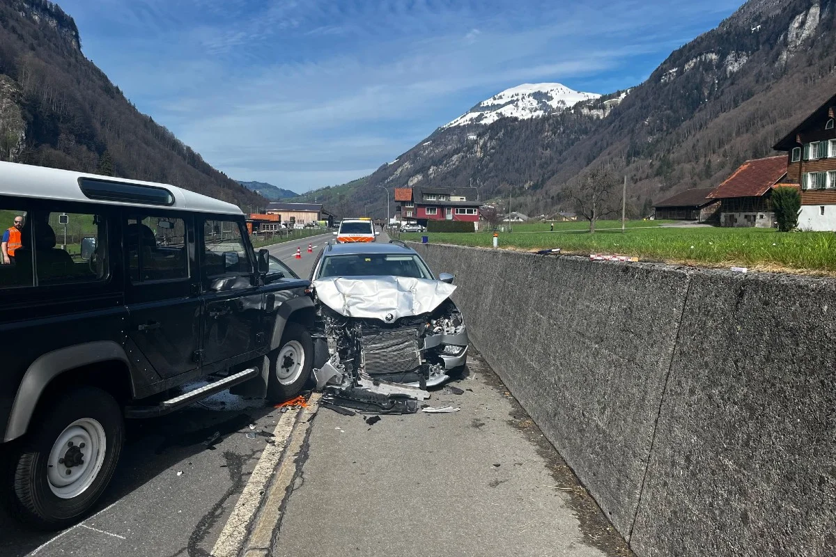 Oberdorf und Wolfenschiessen NW - Zwei Unfälle und Fünf Verletzte auf der Hauptstrasse im Engelbergertal