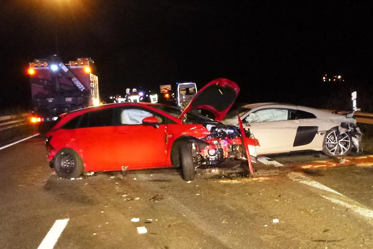 Zwei Schwerverletzte in Kirchheimbolanden - Zwei Insassen des Audi R8 nach schwerem Unfall fußläufig flüchtig