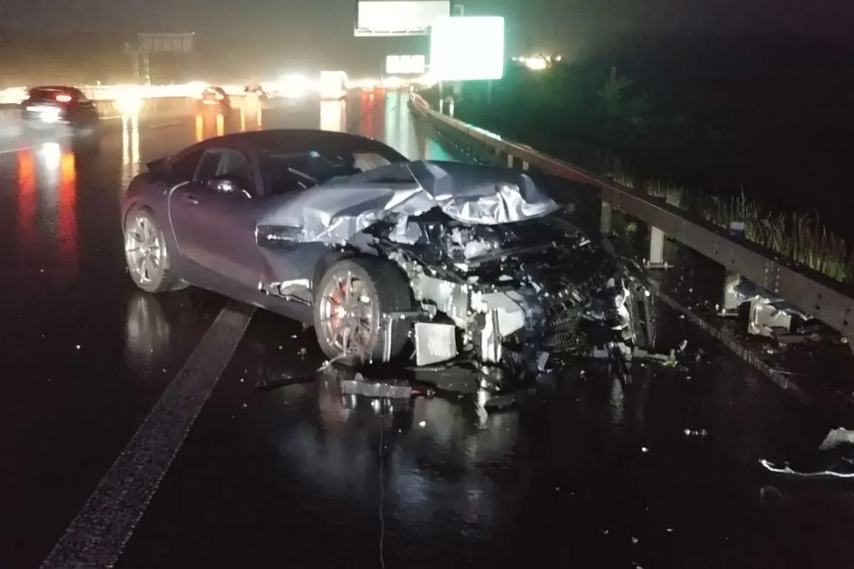 A1/Baden AG - Autofahrer prallt gegen Leitplanke