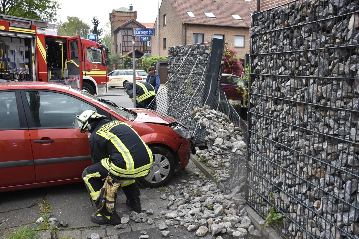 Dortmund-Oestrich – Bei Kollision mit Zaun verletzt