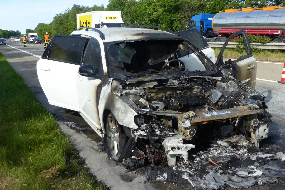 Wurster Nordseeküste – Pkw-Brand auf der A27