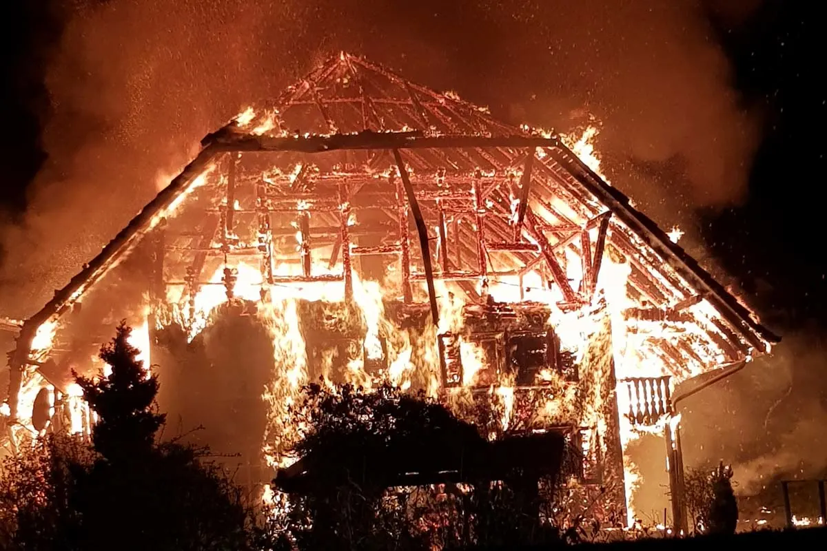 Brittnau AG - Haus brennt bis auf die Grundmauern nieder