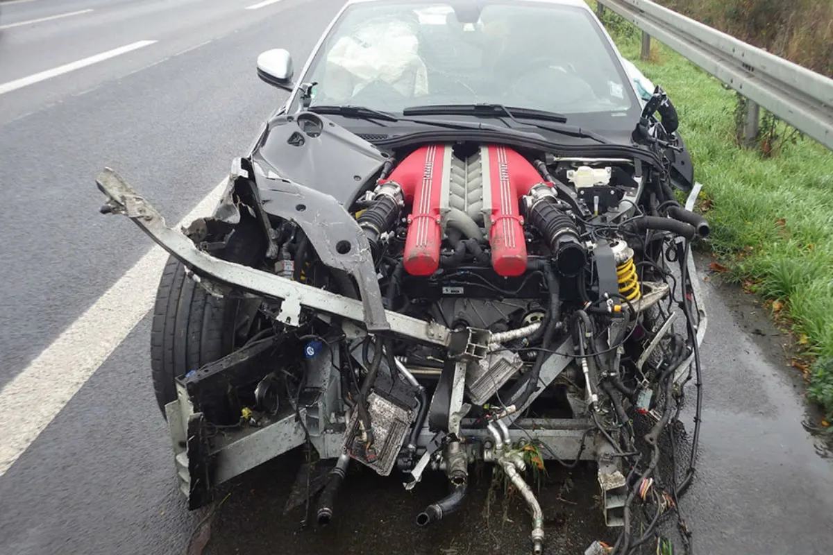 Worringen - Ferrari nach missglücktem Überholmanöver zerstört!