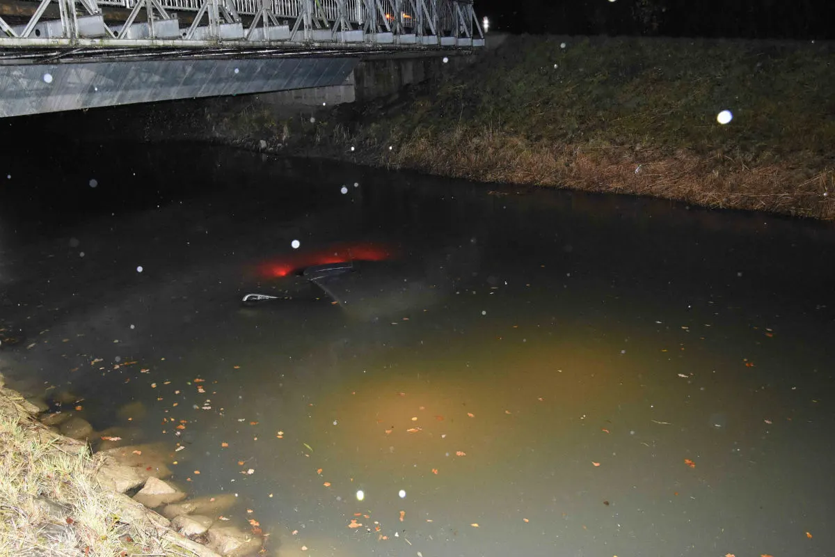 Uznach SG - Autofahrerin vor dem Ertrinken gerettet