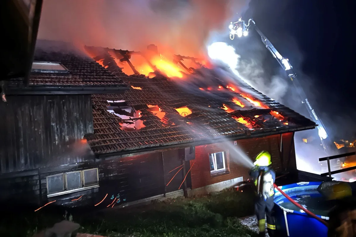 Flühli LU - Wohnhausbrand nach Blitzeinschlag