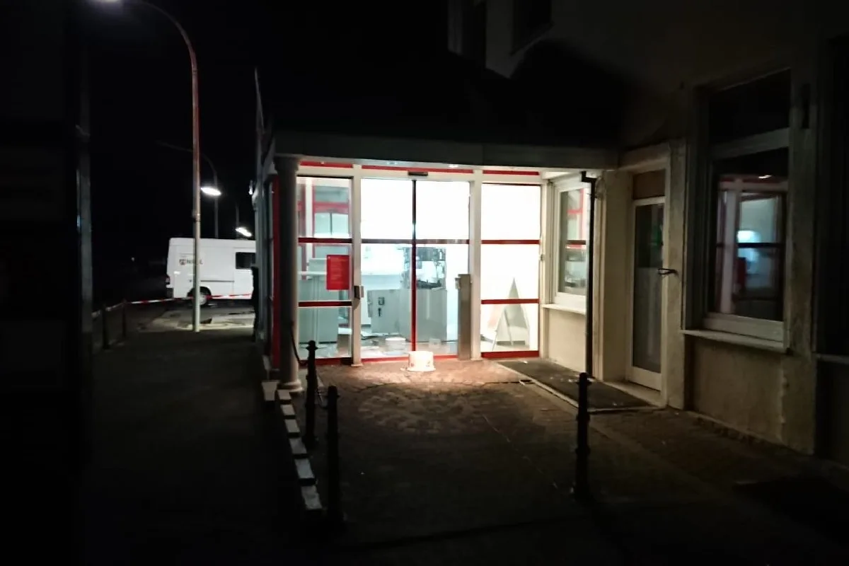 Hemer - Geldautomaten gesprengt - Täterschaft auf der Flucht!