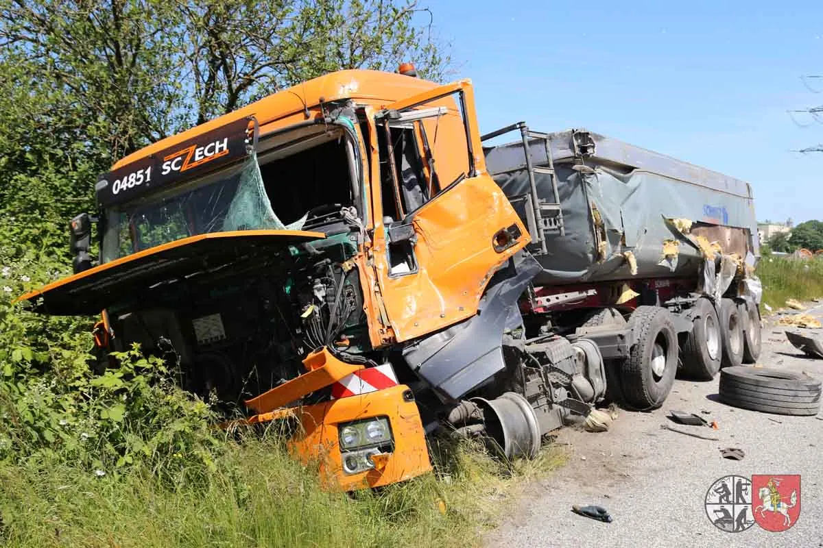 Schwerer Unfall in Brunsbüttel - Zwei LKW stoßen zusammen