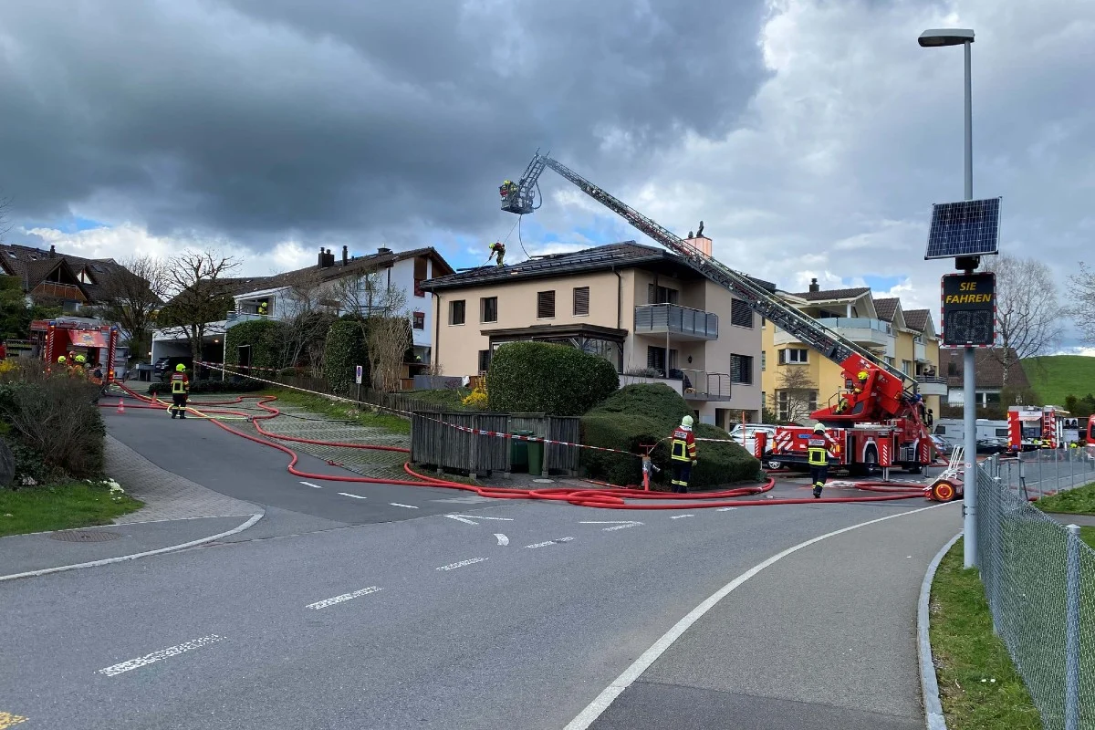 Neuheim ZG - Grosser Sachschaden nach Brand im Dachstock