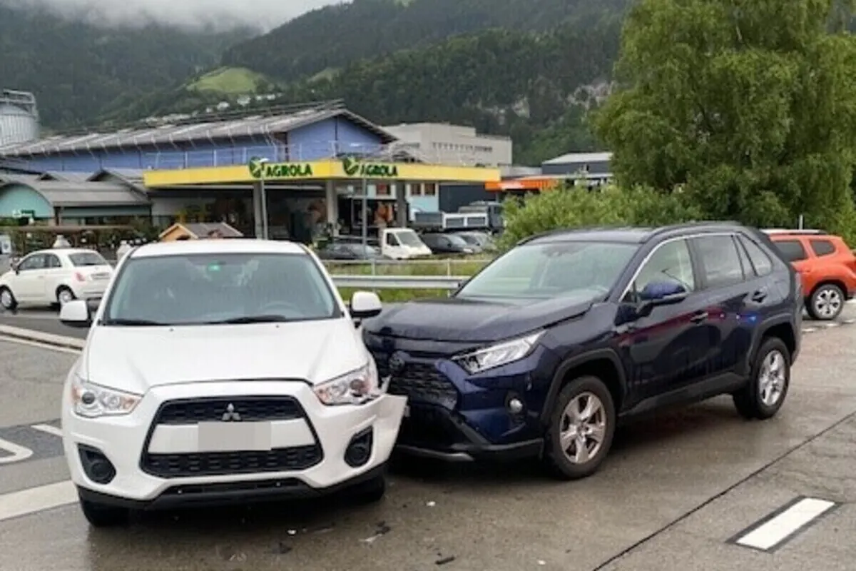 Schattdorf UR - Unfall zwischen zwei Autos
