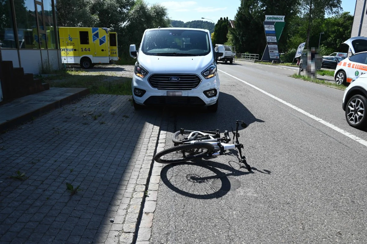 Verkehrsunfall in Zuzwil SG - Unfall zwischen Auto und E-Bike