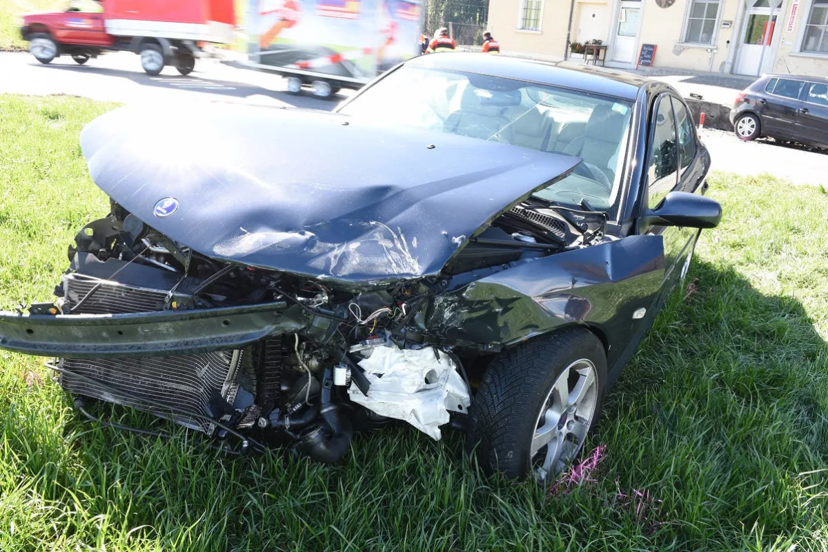 Beromünster LU - Kollision zwischen zwei Autos